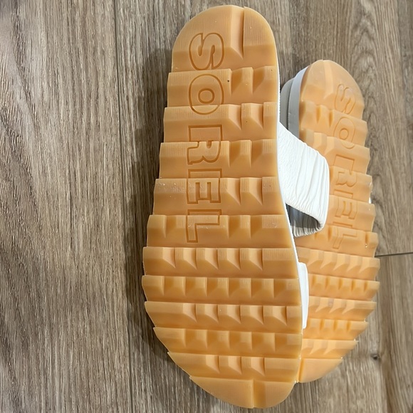 Brand new Sorel sandals - Picture 3 of 3